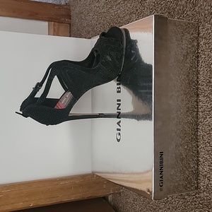 Ladies shoes